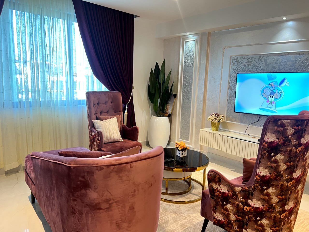 Luxury 1 Bed Apartment (Pink R...